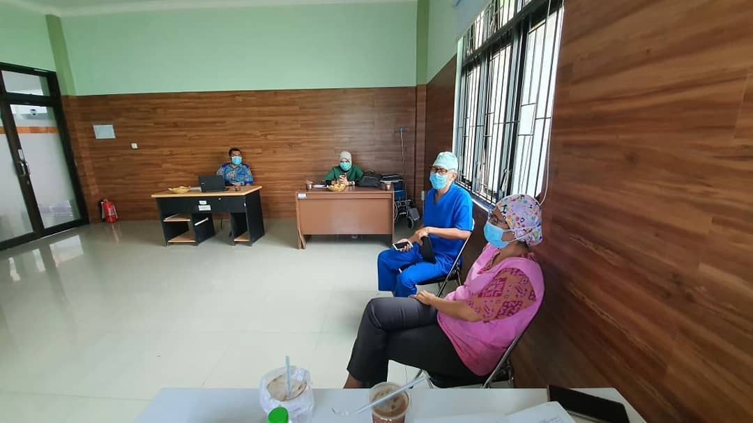 BAHAS ALUR LAYANAN SESUAI COVID-19, TIM SATGAS MELAKUKAN RAPAT KOORDINASI.